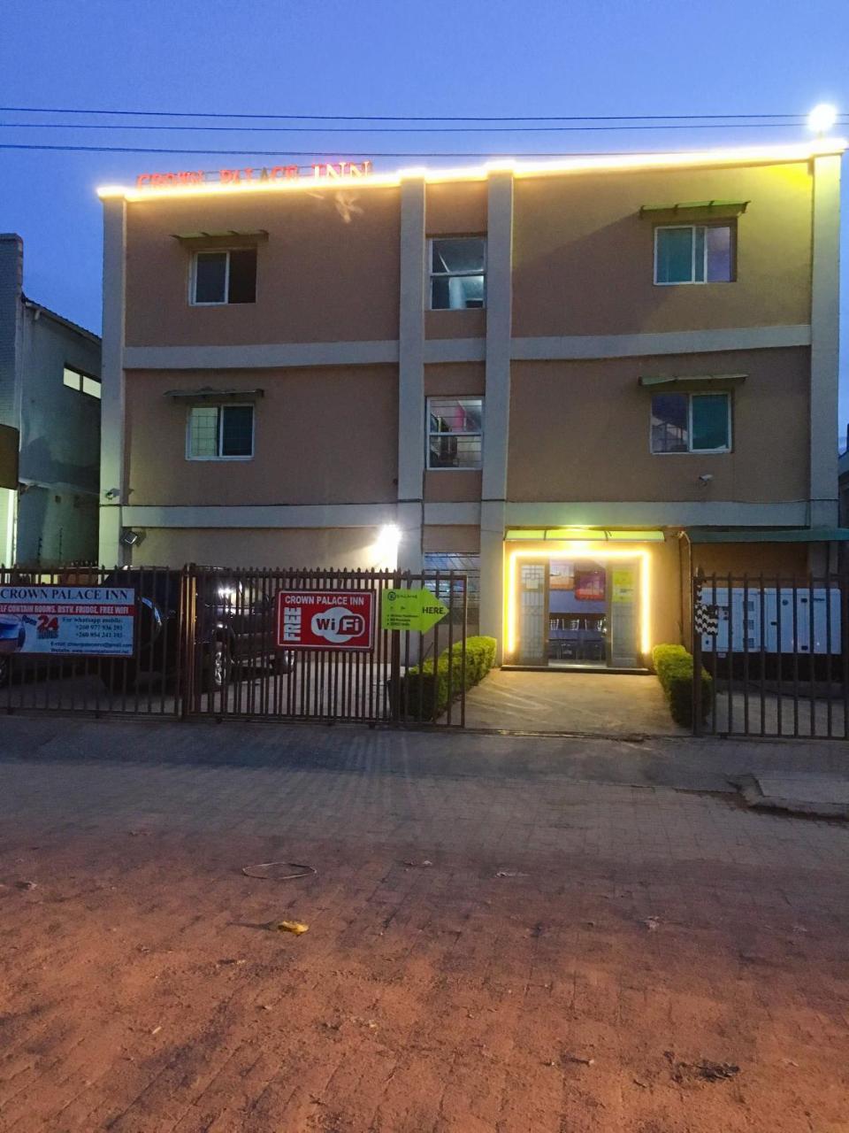 Crown Palace Inn Lusaka Bagian luar foto