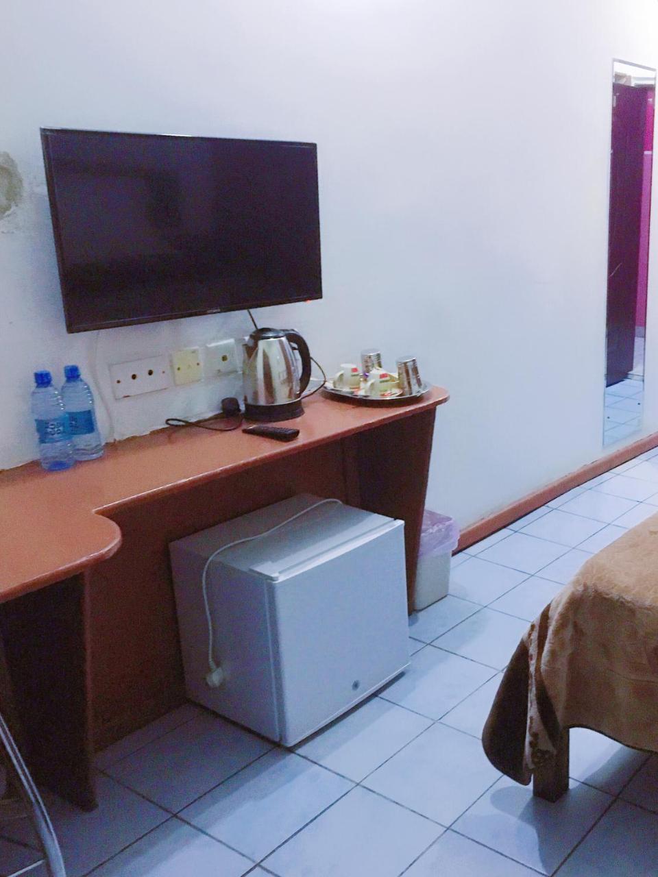 Crown Palace Inn Lusaka Bagian luar foto