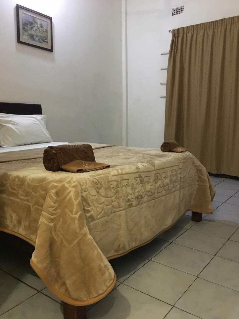 Crown Palace Inn Lusaka Bagian luar foto