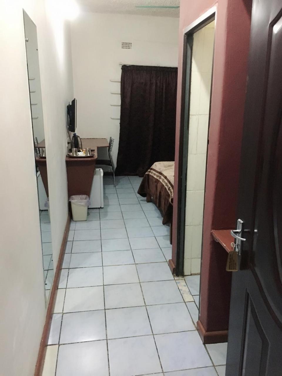 Crown Palace Inn Lusaka Bagian luar foto
